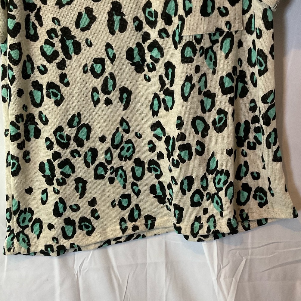 Hopely Women’s Short Sleeve Light Blue Leopard Print Waffle Knit Size Large - Picture 8 of 13